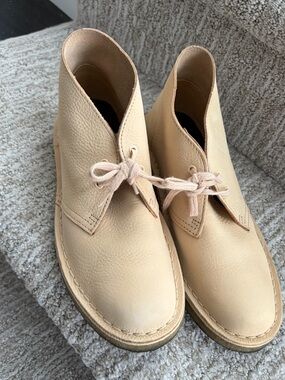 Clarks Orginals Desert Boots. Women’s size 8. Tan.